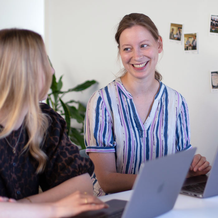 Das Marketingteam von CleanManager plant Kampagnen für Reinigungssoftware, die Reinigungsunternehmen bei der digitalen Betriebsführung unterstützt.